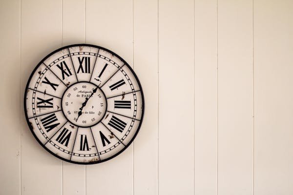 Trouvez l'horloge murale parfaite pour chaque style décoratif
